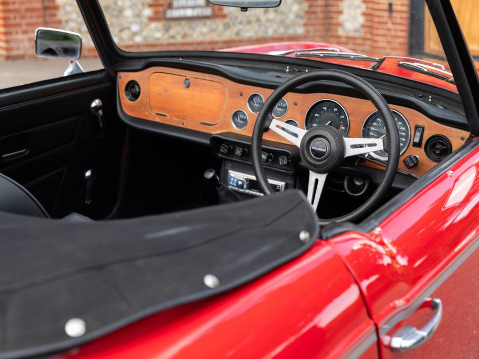Immagine 34/50 di Triumph TR 6 (1975)