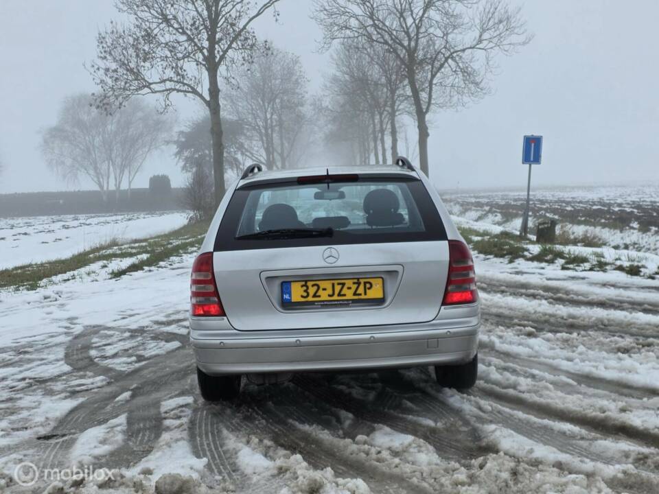 Bild 10/39 von Mercedes-Benz C 180 Kompressor T (2002)