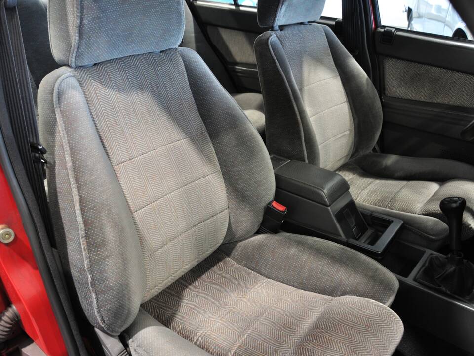 Bild 28/30 von Alfa Romeo 75 2.0 Twin Spark (1988)