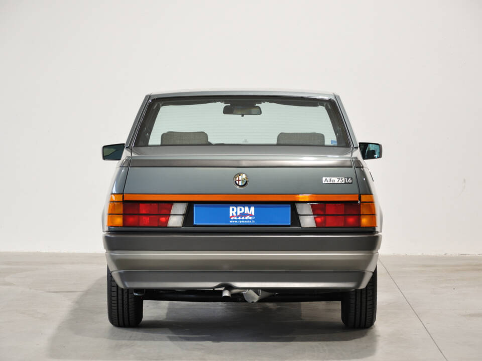 Bild 18/29 von Alfa Romeo 75 1.6 (1987)