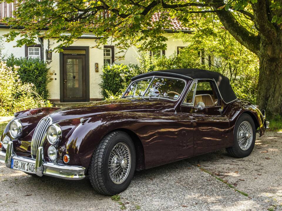 Image 9/9 of Jaguar XK 140 DHC (1956)