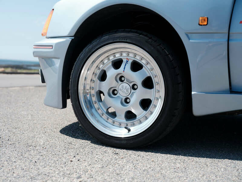 Image 37/50 of Peugeot 205 GTi 1.9 (1990)