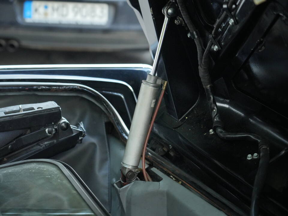 Immagine 53/57 di Lincoln Continental Convertible (1966)
