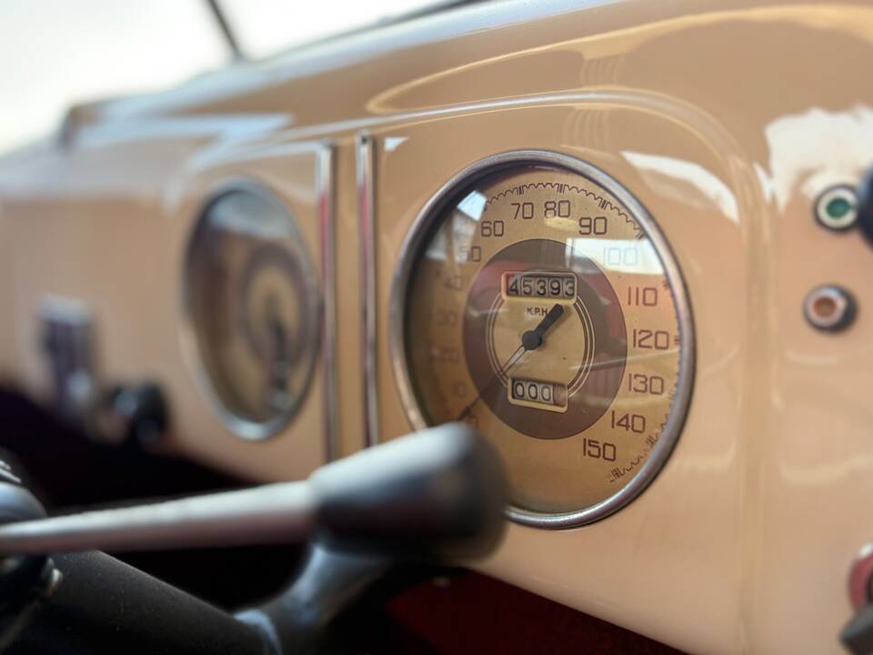 Image 8/26 de Ford V8 Deluxe Club Cabriolet (1937)