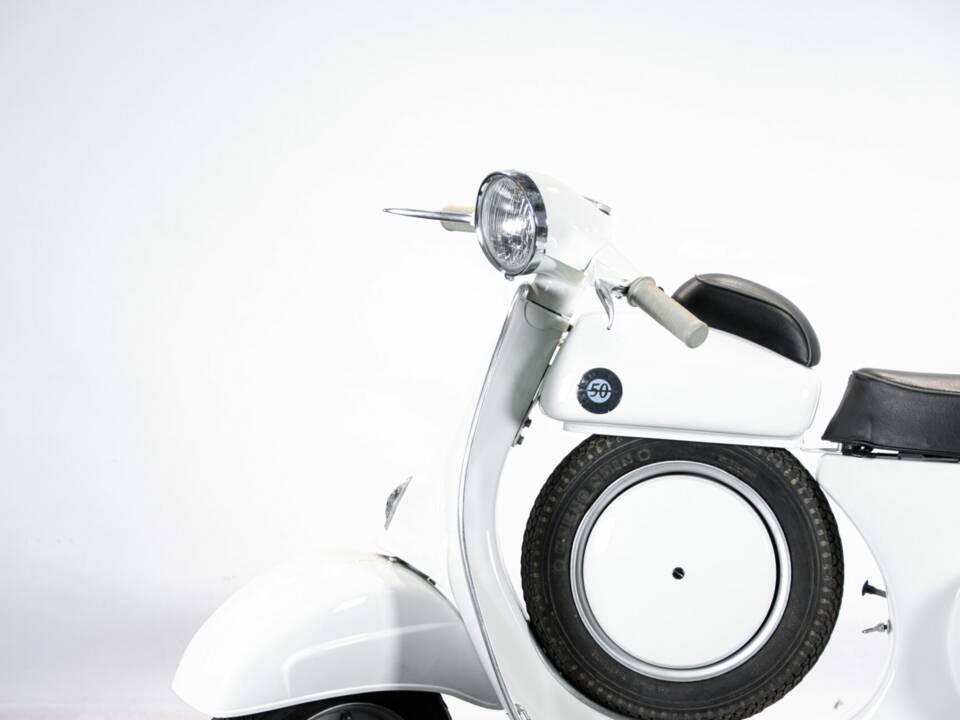Image 22/49 of Piaggio Vespa 50 SS (1966)