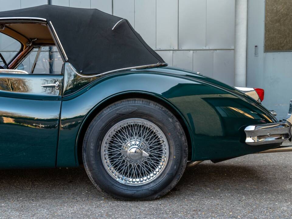 Image 7/41 of Jaguar XK 140 DHC (1955)