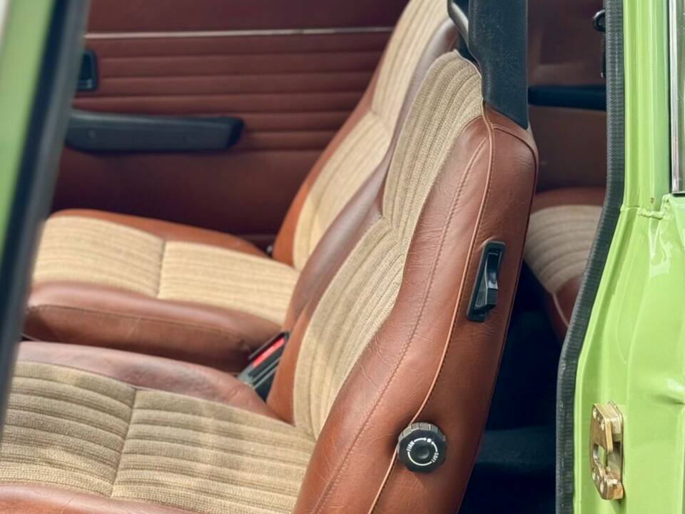 Bild 4/12 von Volvo 244 DL (1975)