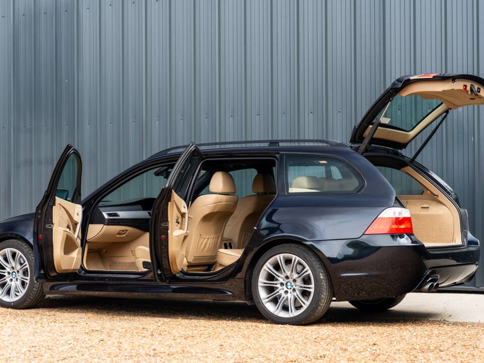 Imagen 34/65 de BMW 545i Touring (2005)