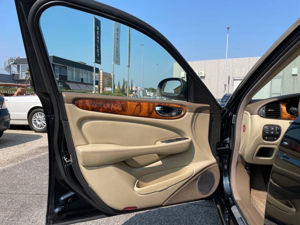 Image 9/19 de Jaguar XJ6 3.0 (2005)