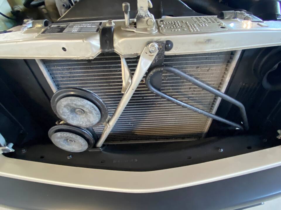 Bild 40/66 von Mercedes-Benz 190 E 2.3-16V (1986)