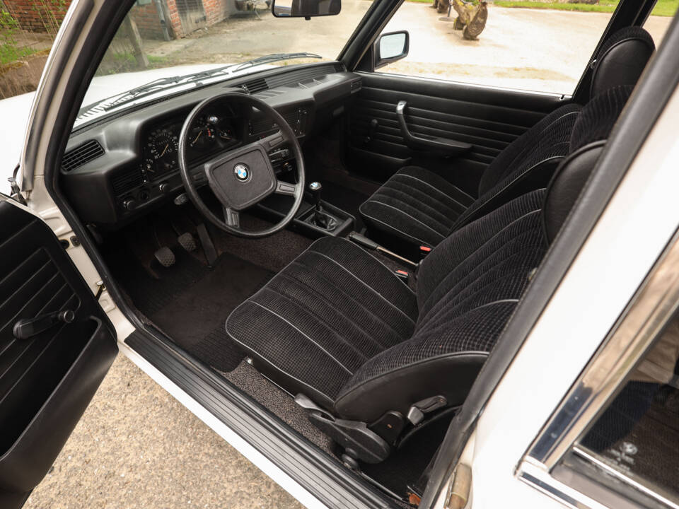 Image 7/95 of BMW 323i (1980)