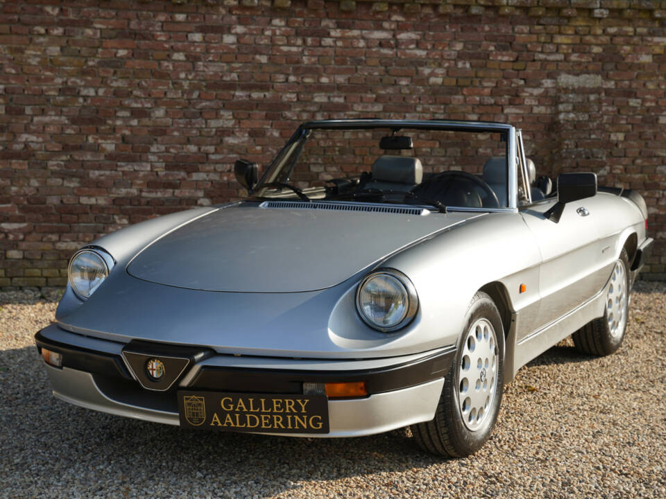 Bild 37/50 von Alfa Romeo 2.0 Spider QV (1987)