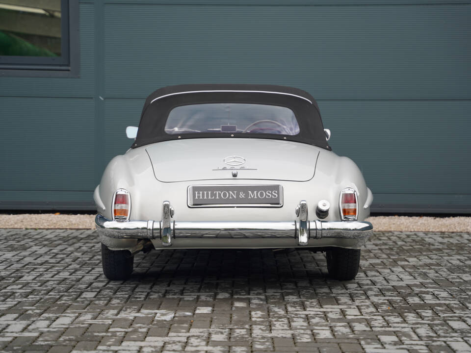 Image 8/50 of Mercedes-Benz 190 SL (1960)