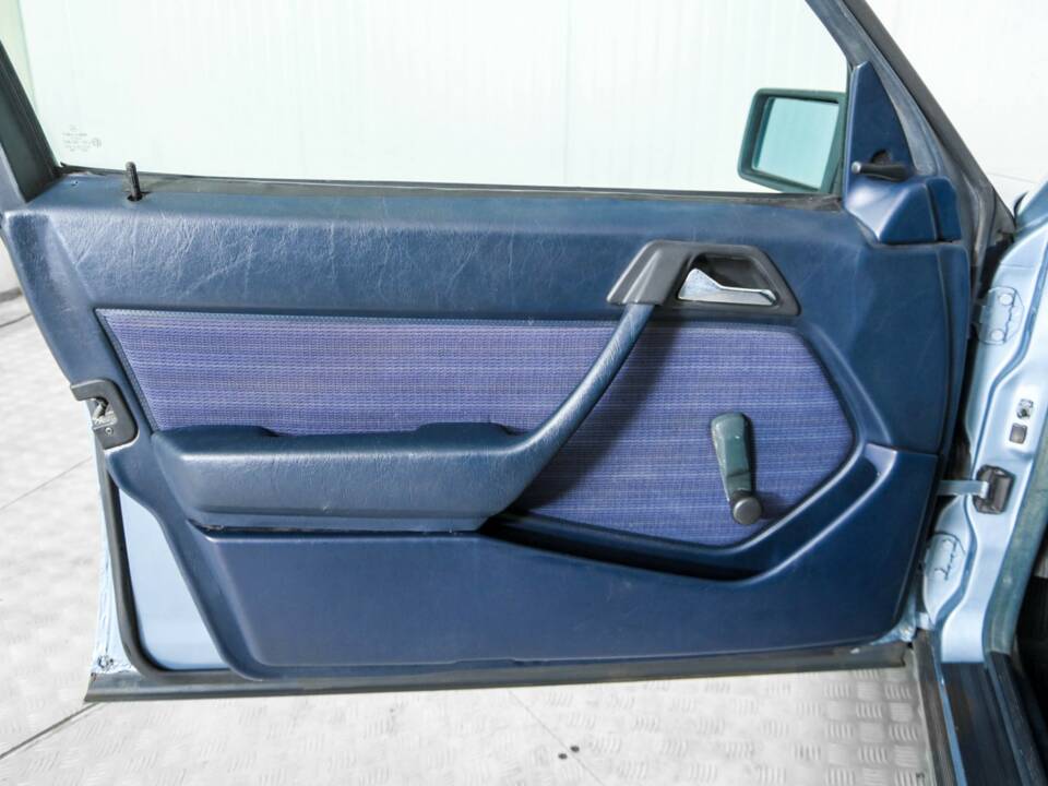 Bild 29/50 von Mercedes-Benz 230 E (1985)