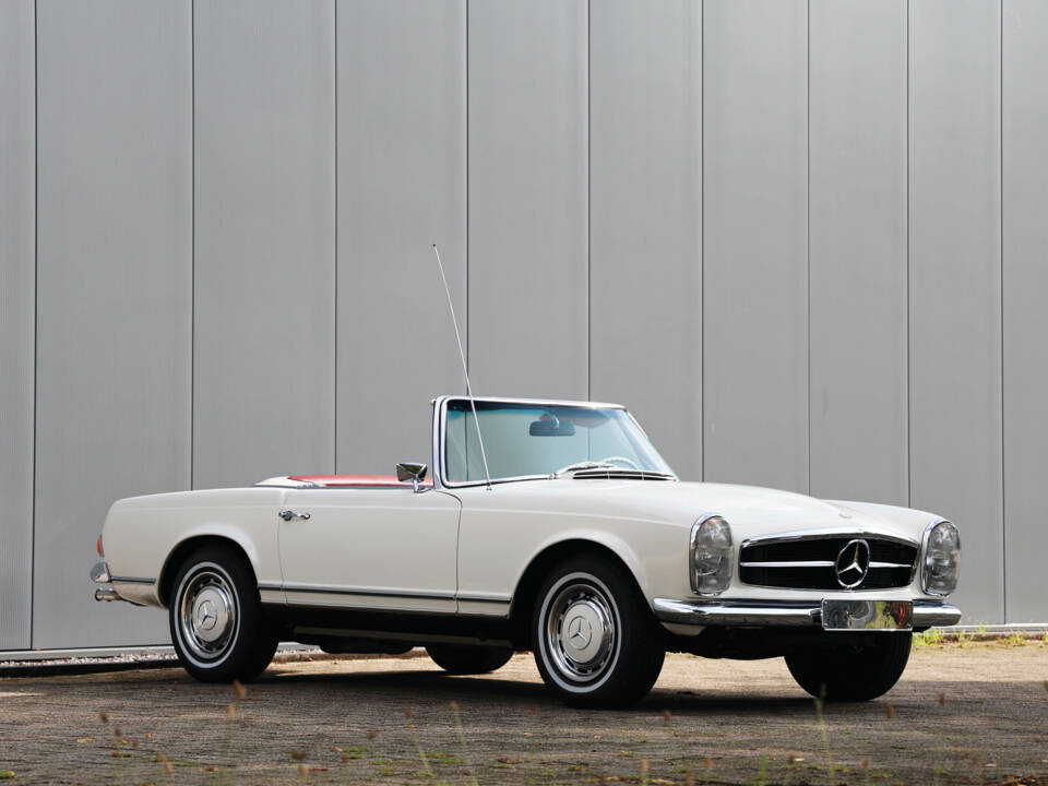 Image 17/56 de Mercedes-Benz 280 SL (1969)