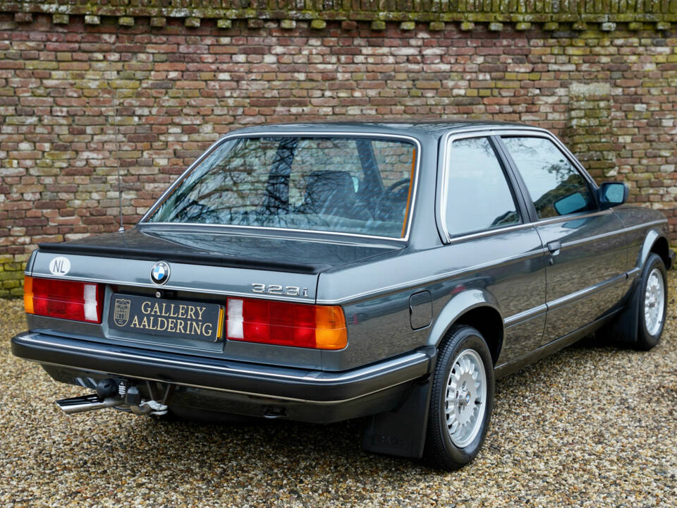 Afbeelding 38/50 van BMW 323i (1986)