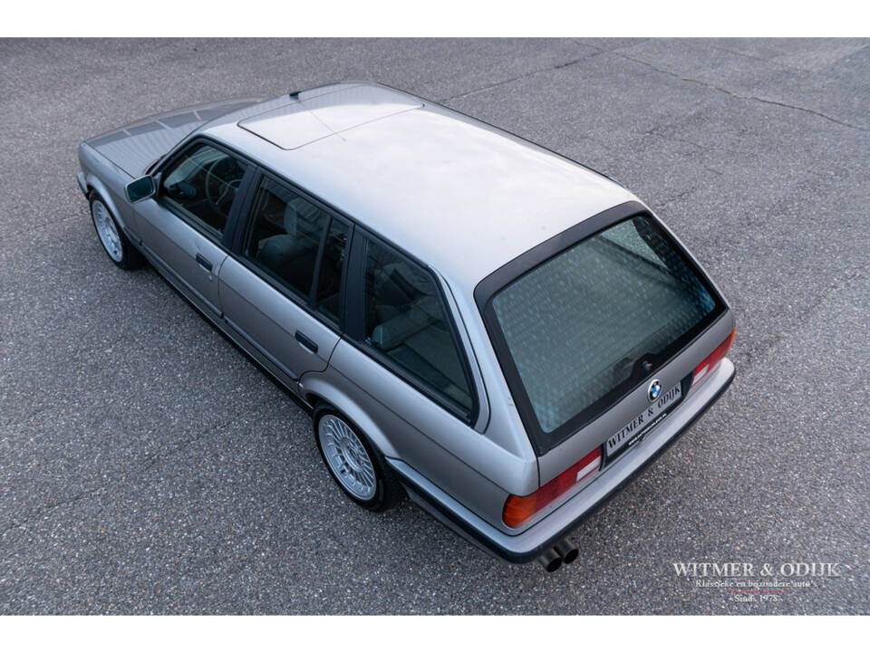 Image 14/50 de BMW 320i Touring (1989)
