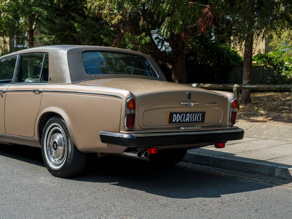 Image 16/28 of Rolls-Royce Silver Wraith II (1980)