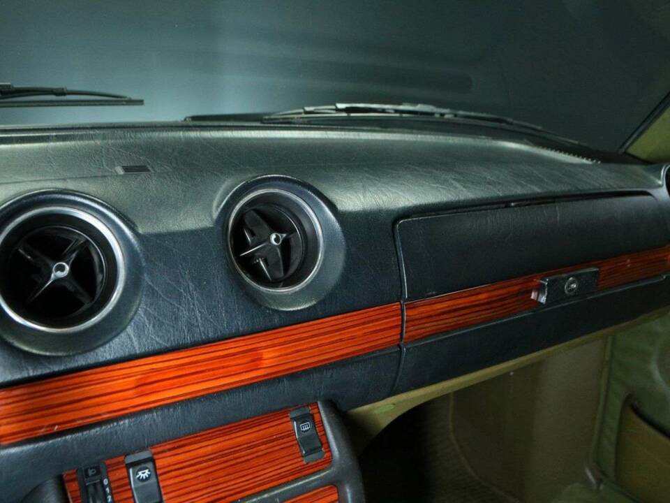 Bild 18/50 von Mercedes-Benz 300 D (1981)