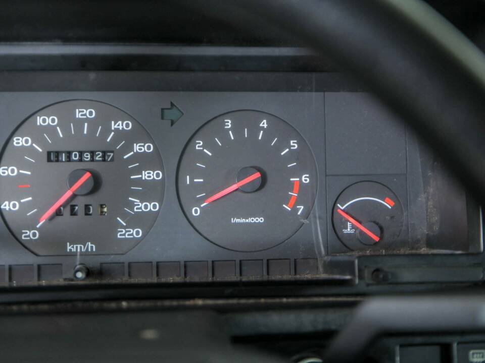 Image 21/50 of Volvo 740 GL (1987)
