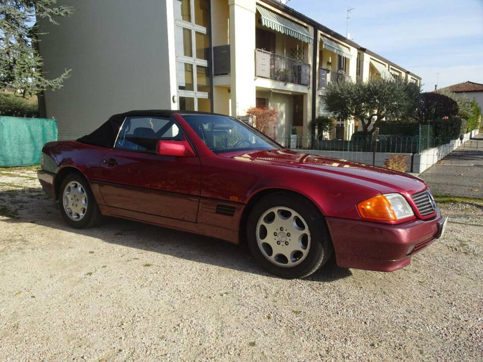 Afbeelding 17/45 van Mercedes-Benz 500 SL (1991)