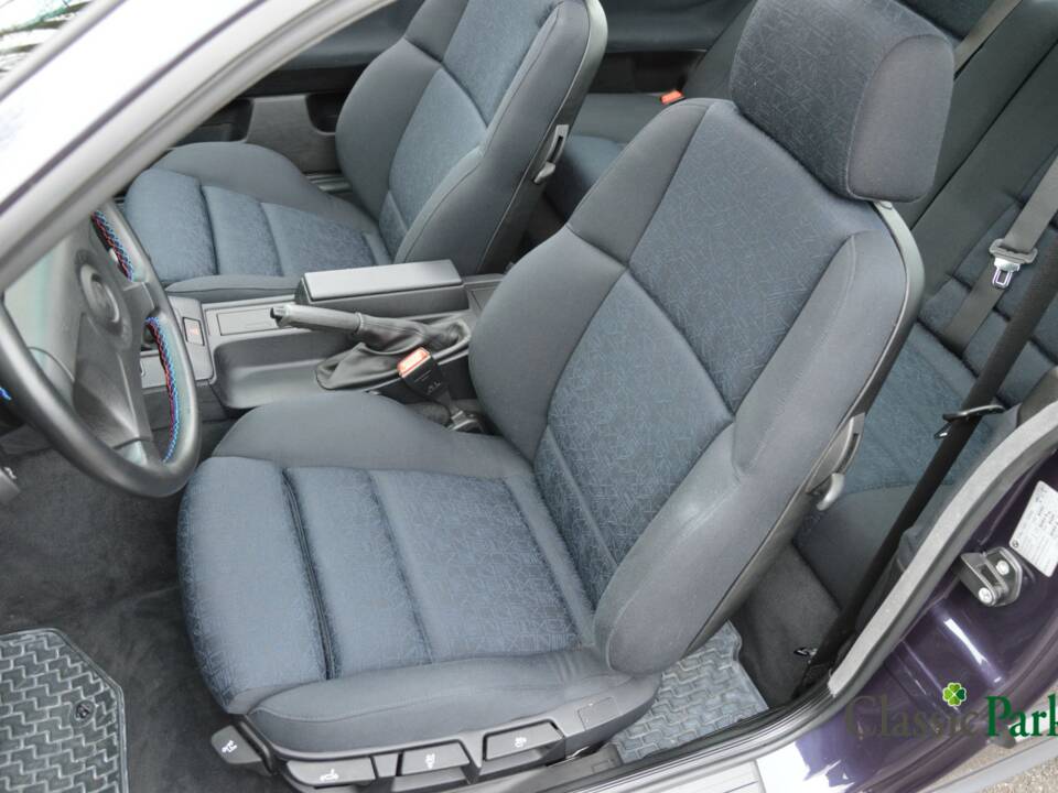 Bild 20/50 von BMW 320i (1994)