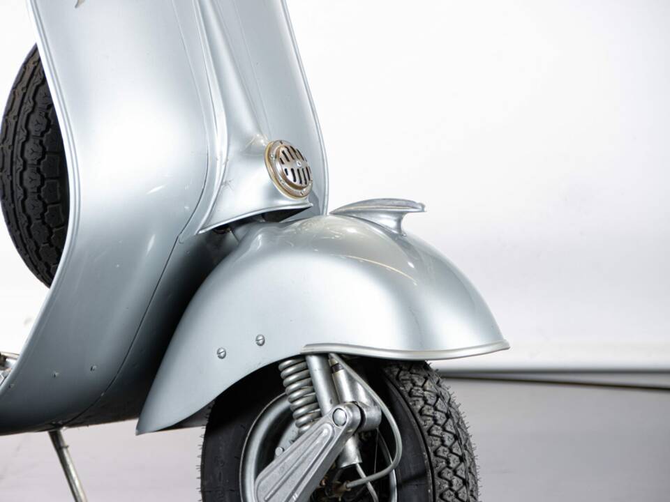 Image 32/45 de Piaggio Vespa 150 (1958)