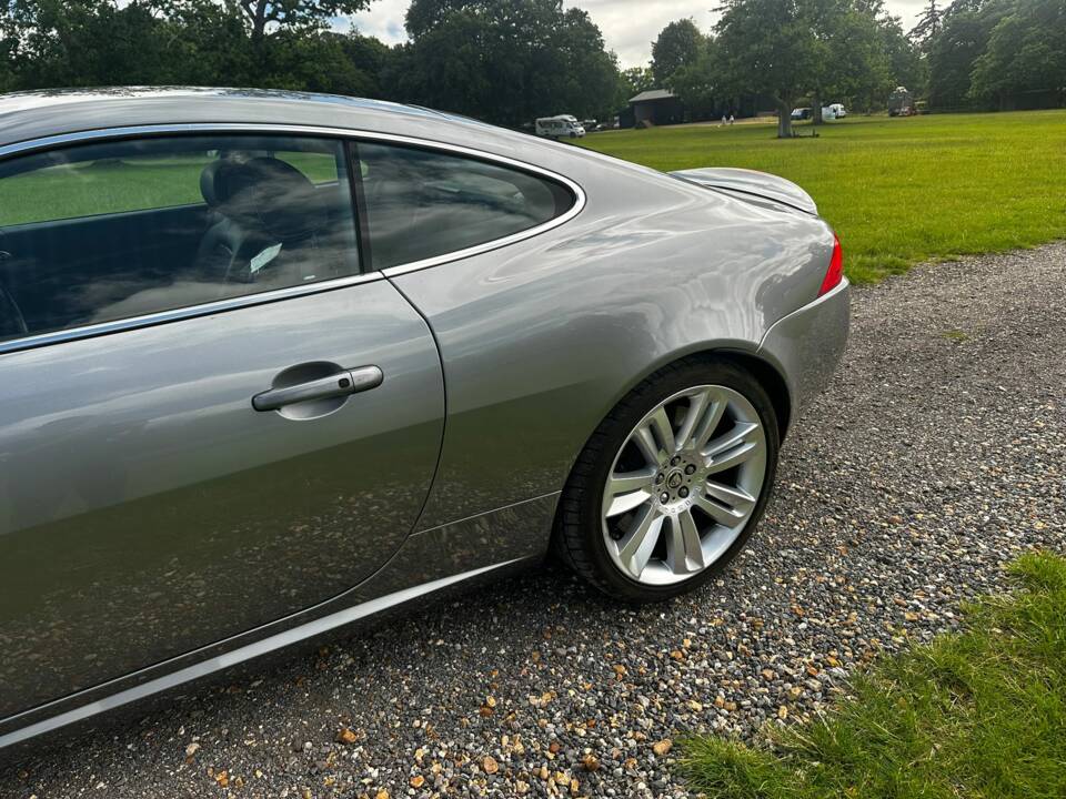 Image 14/46 of Jaguar XKR (2010)