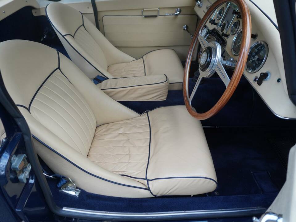 Image 9/17 of MG MGA 1600 (1959)