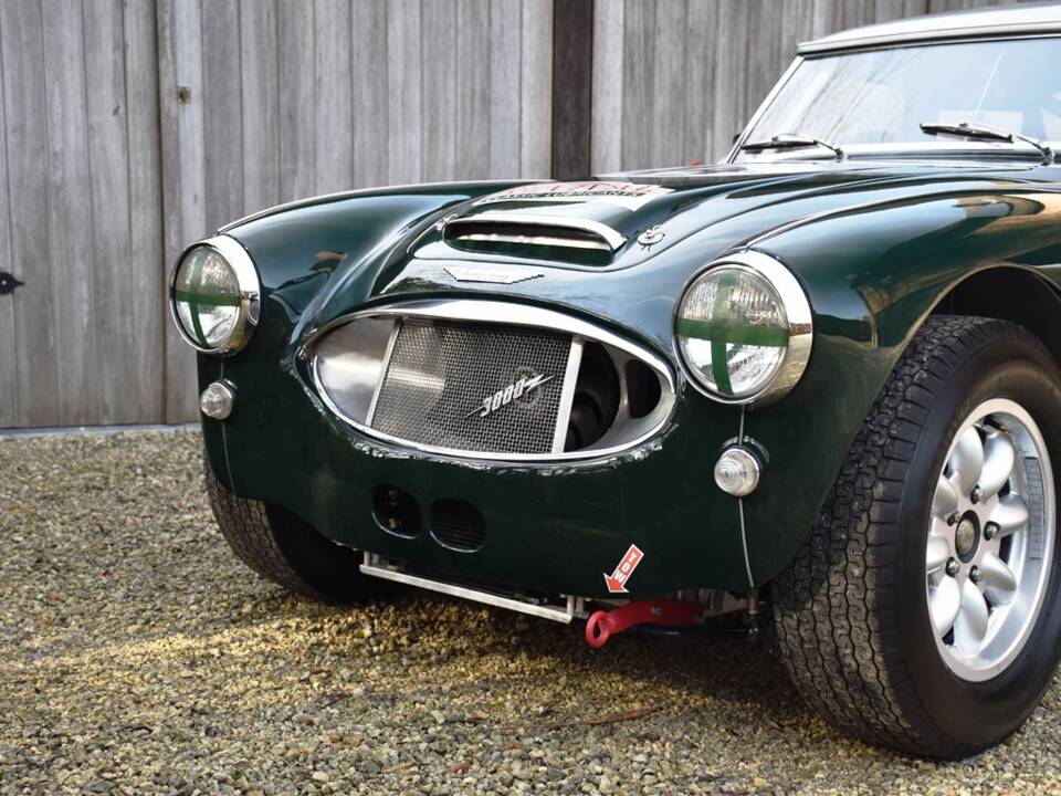 Image 13/29 of Austin-Healey 3000 Mk II (BT7) (1962)