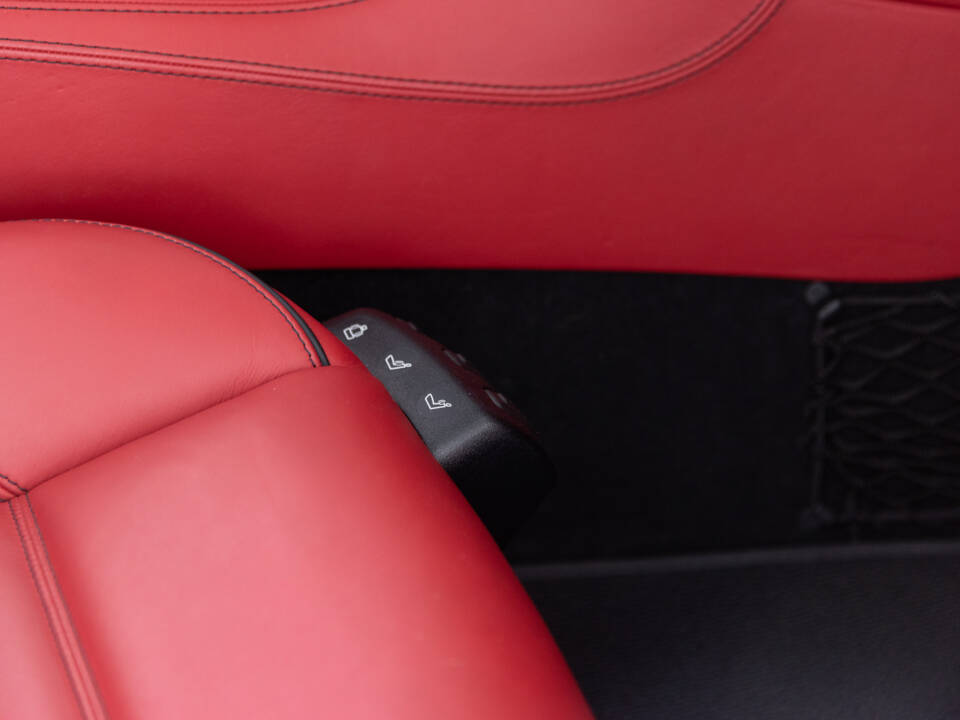 Image 38/48 of Mercedes-Benz SLS AMG Roadster (2012)