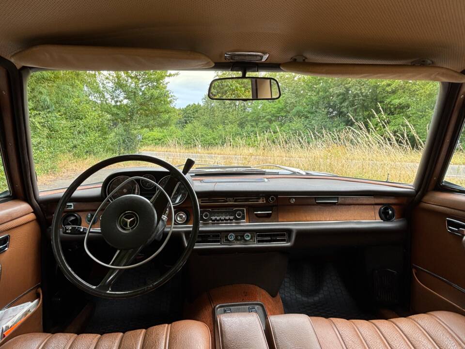 Image 4/37 de Mercedes-Benz 280 SEL 4,5 (1972)