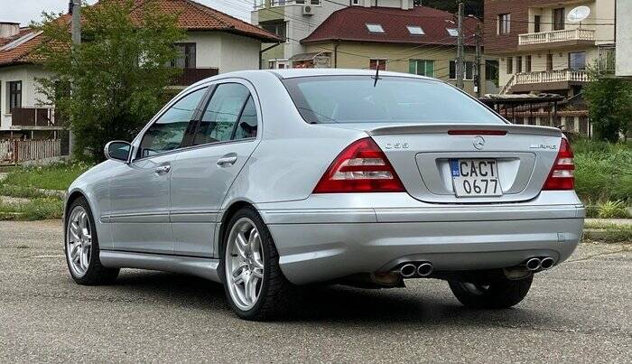 Imagen 2/7 de Mercedes-Benz CLS 55 AMG (2006)