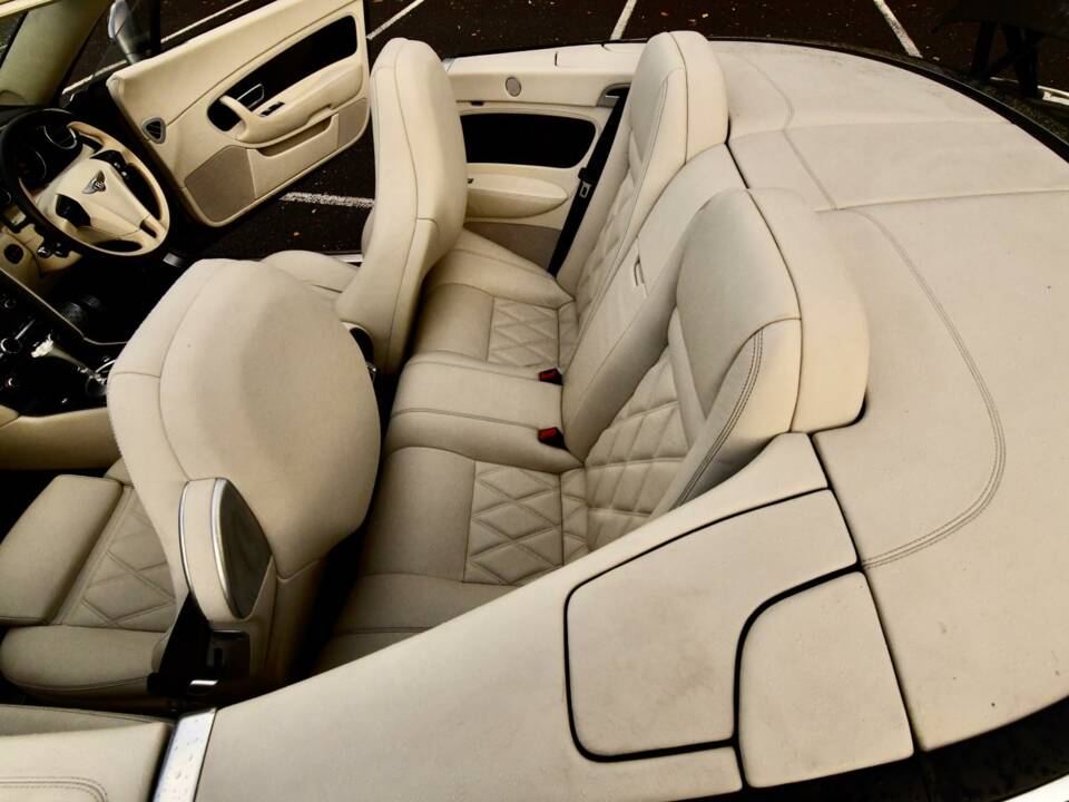 Image 28/50 of Bentley Continental GTC (2011)