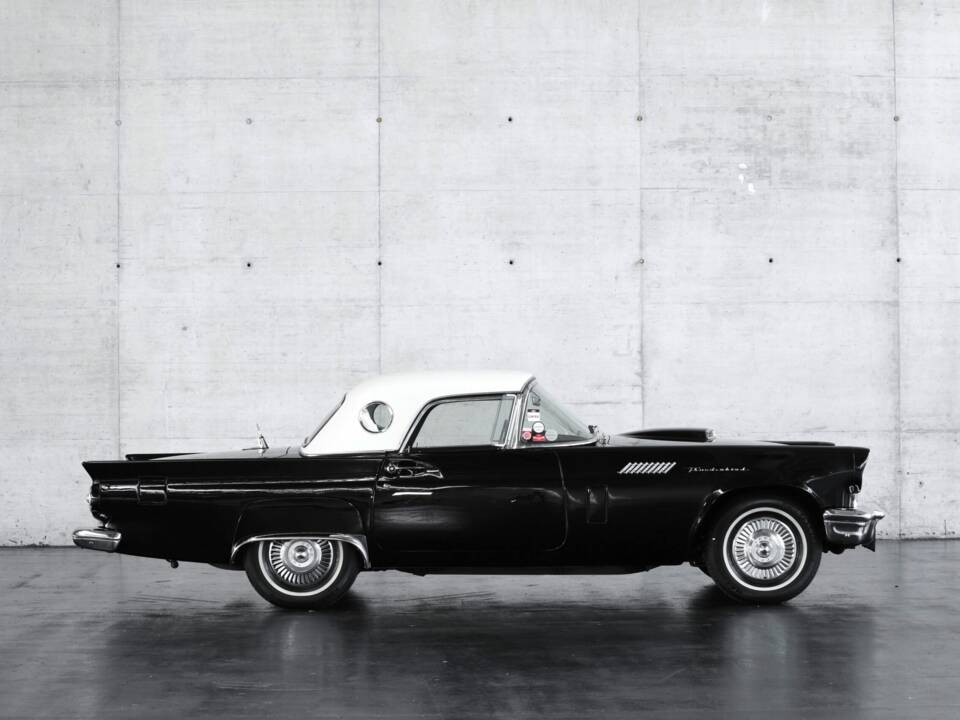 Immagine 8/50 di Ford Thunderbird (1957)