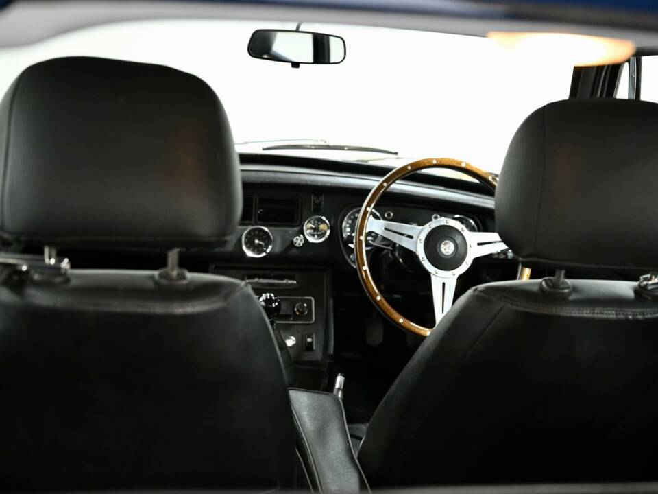 Afbeelding 35/50 van MG MGB GT V8 (1974)