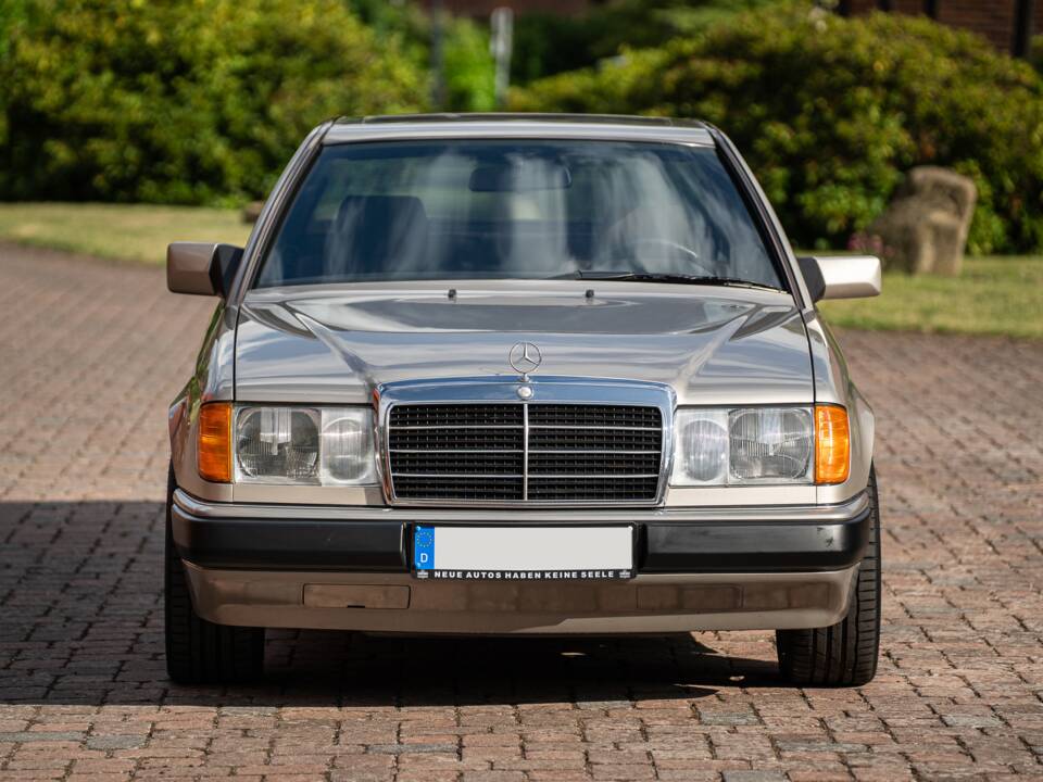 Immagine 7/73 di Mercedes-Benz 300 CE (1991)