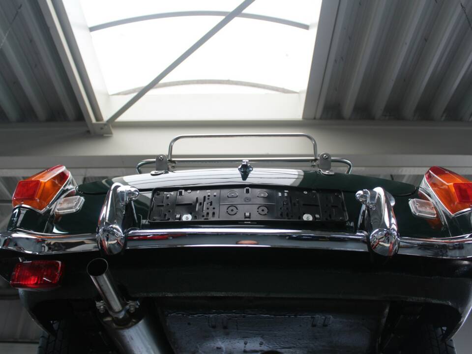 Image 16/50 of MG MGB (1974)