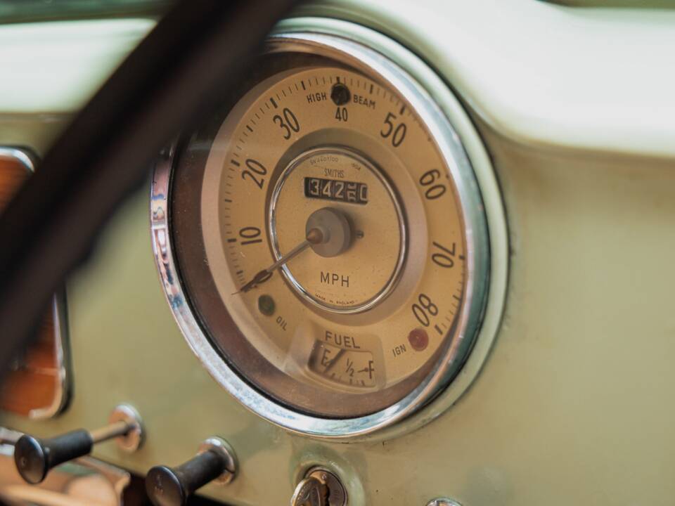 Image 12/29 of Morris Minor 1000 Tourer (1962)