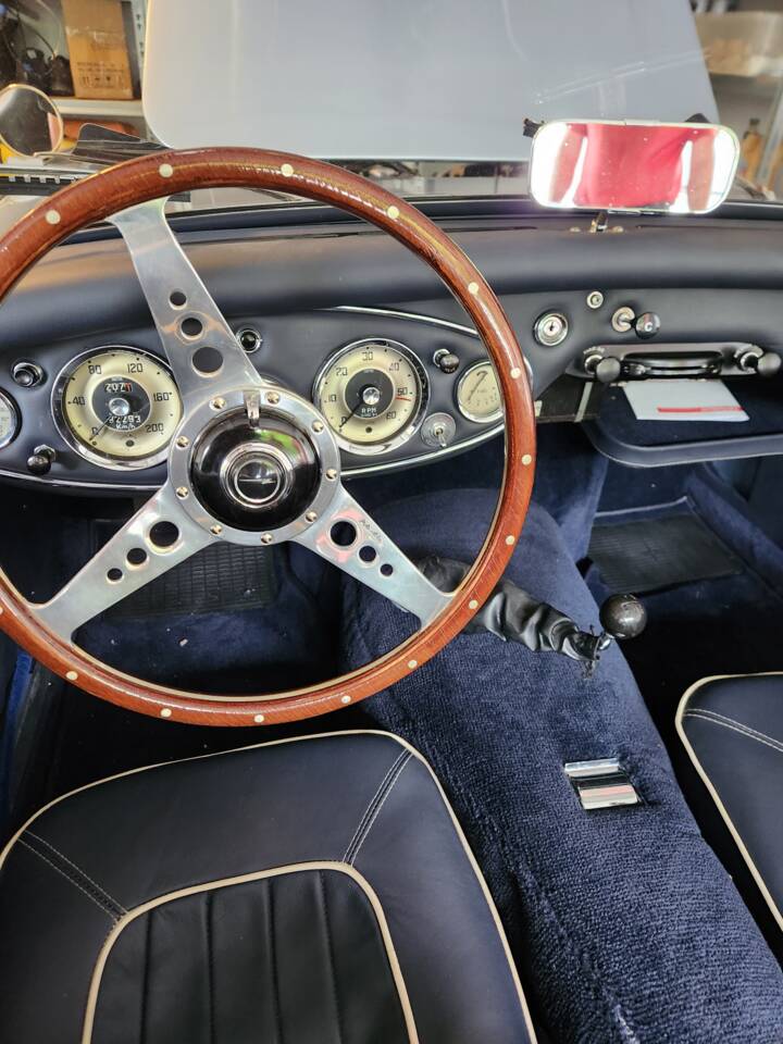 Image 8/9 of Austin-Healey 3000 Mk II (BT7) (1961)