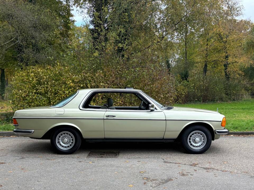 Afbeelding 10/35 van Mercedes-Benz 280 CE (1983)