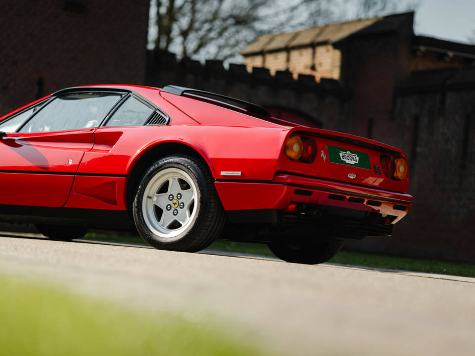 Image 31/38 of Ferrari 208 GTB Turbo (1987)
