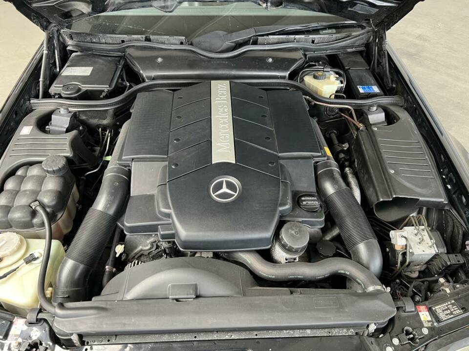 Image 20/25 of Mercedes-Benz SL 500 (1999)