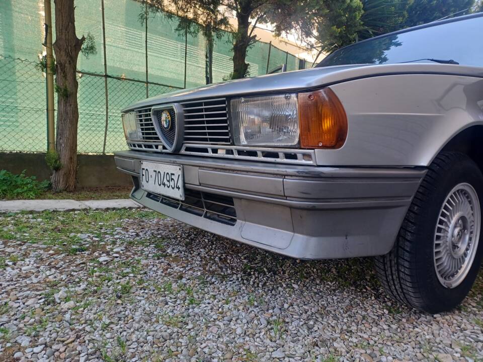 Bild 32/63 von Alfa Romeo 75 1.6 (1987)