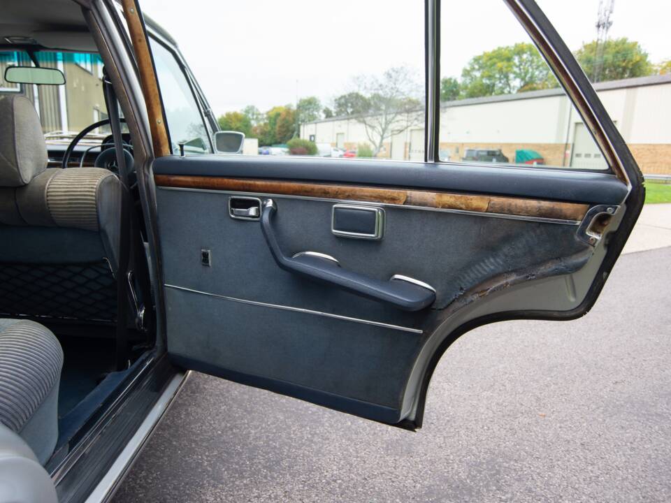 Immagine 17/34 di Mercedes-Benz 300 SEL 3.5 (1972)