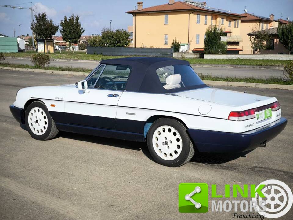 Immagine 9/10 di Alfa Romeo 2.0 Spider (1991)