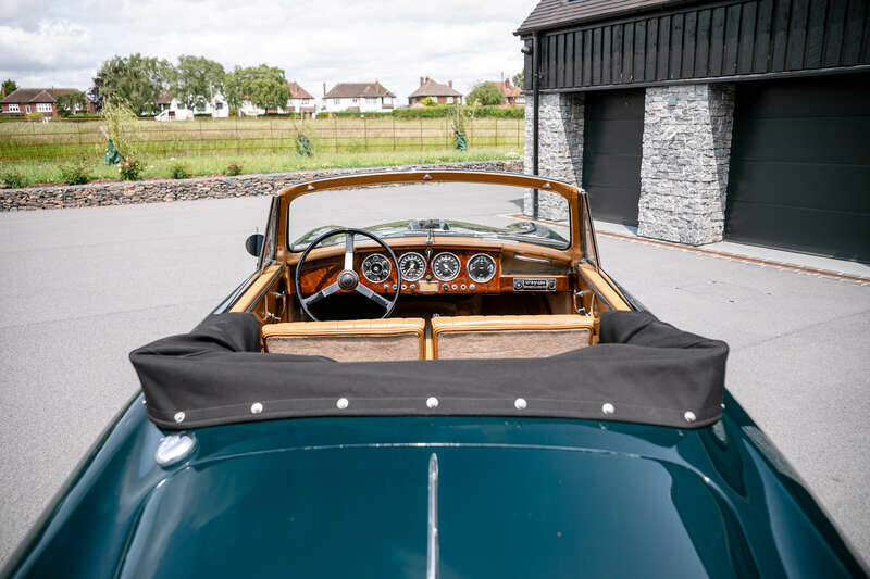 Image 38/50 of Aston Martin DB 2&#x2F;4 Mk I DHC (1954)