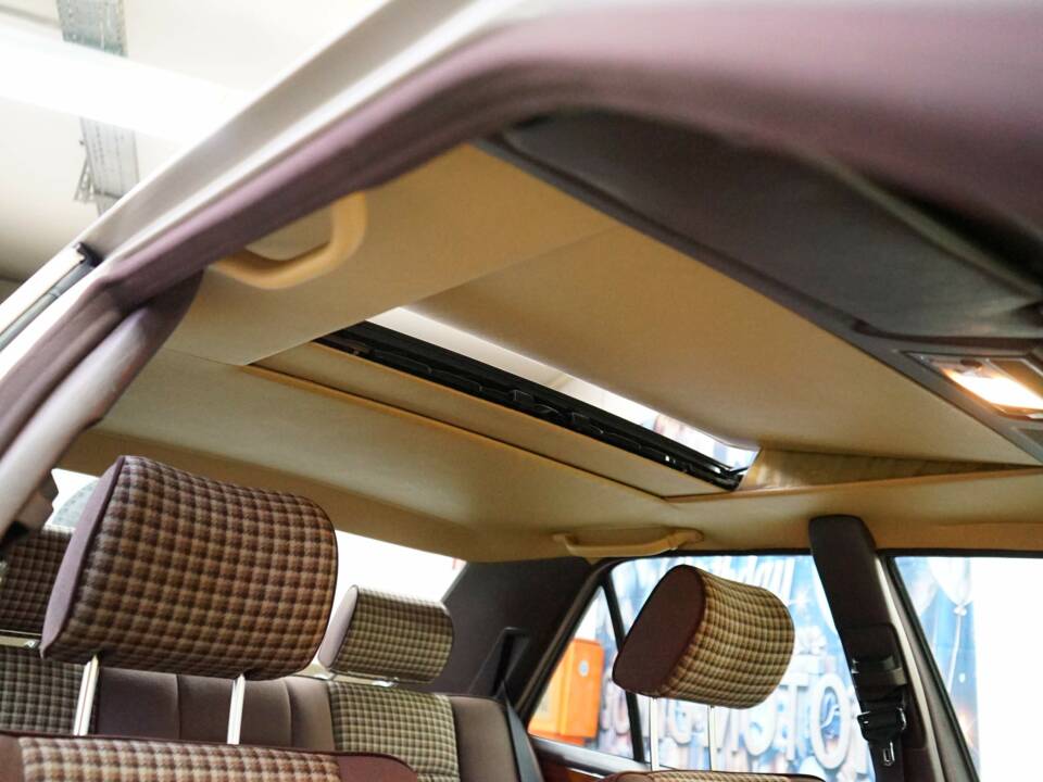 Bild 21/33 von Mercedes-Benz 230 E (1990)