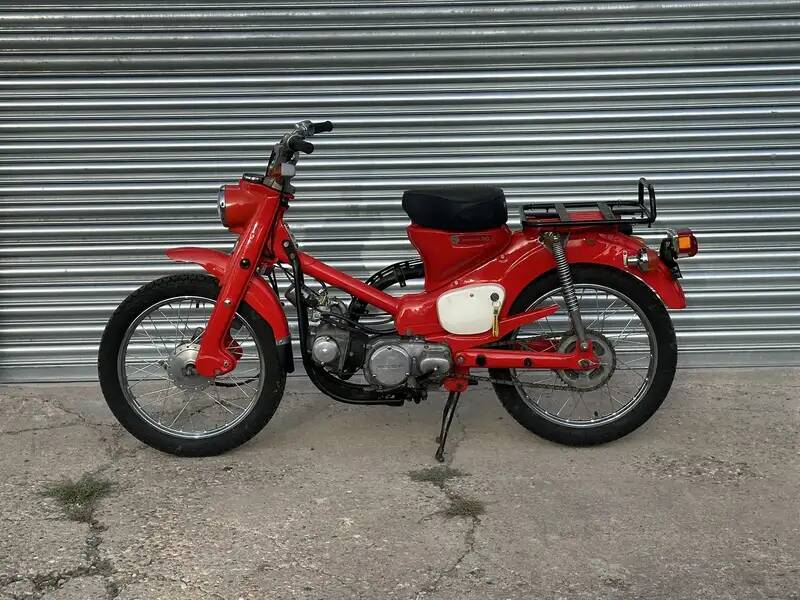 Image 2/12 of Honda CD 90 (1968)