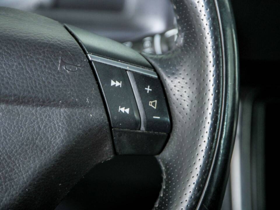 Image 28/36 of Volvo V70 D5 (2008)